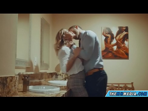 ❤️ Lè yon blond bèl sedui ou nan yon twalèt piblik Slope nan nou